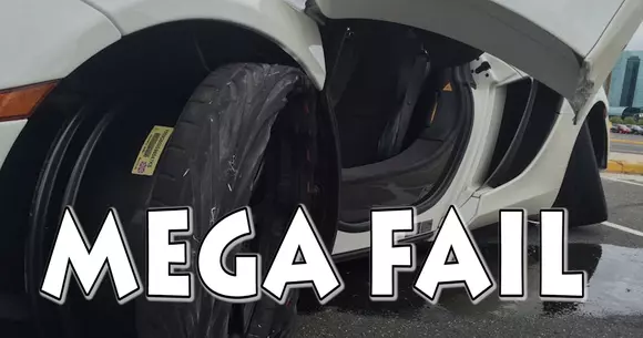 A dat-o de gard pentru că nu știe să țină ambele mâini pe volan! Nici instructorul n-a fost prea bun