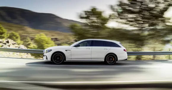 Daimler a prezentat noul Mercedes-AMG E63 Estate