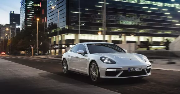 Porsche Panamera Turbo S E-Hybrid are 680 CP și face suta în 3,4 secunde