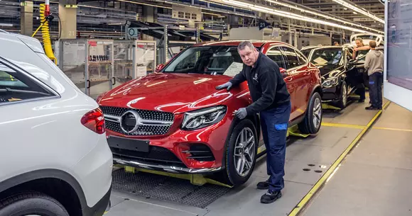 Ți-ar plăcea să primești 5.400 de euro bonus? Iată angajații din industria auto care beneficiază de această sumă