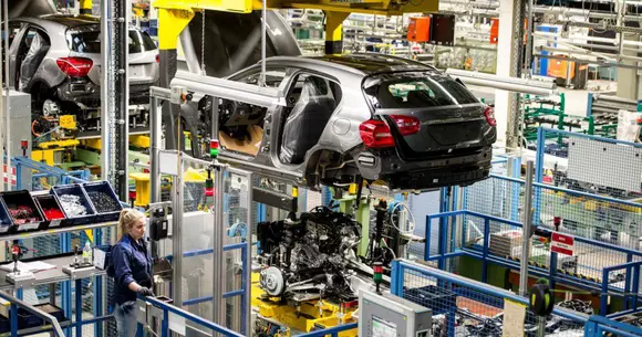 Câte mașini produce un angajat în Europa? Care este țara unde se fabrică cele mai multe automobile?