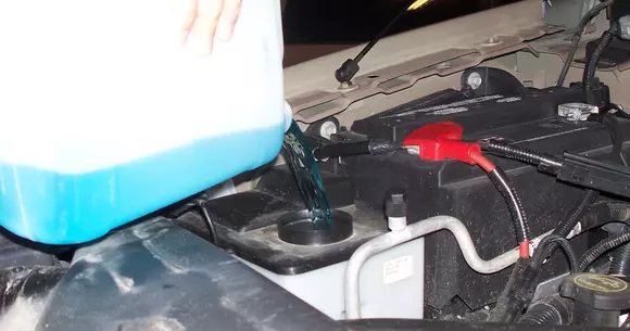 Ce să faci dacă a înghețat lichidul de parbriz în rezervor?