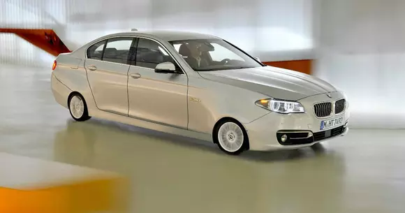 Cum ar arăta mașinile dacă ar avea roți extrem de mici