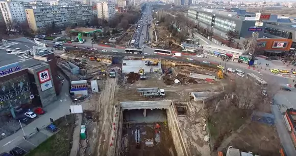 Telenovela de la pasajul din Piata Sudului: Constructorul a dat în judecată Primăria Capitalei, primarul Firea somează constructorul, noi plătim și suferim