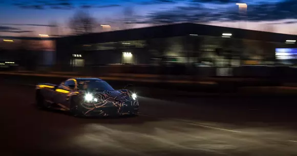 Pagani Huayra Roadster - Imagini teaser și detalii noi