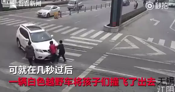 Cea mai "bună" șoferiță din lume! O femeie a lovit pietonii pe trecere pentru a patra oară în doi ani | VIDEO