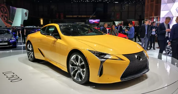 Geneva LIVE 2017 - Standul Lexus - LS 500h și LC Coupe