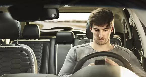 Șoferii tineri continuă să fie teribiliști: încalcă limitele de viteză, conduc sub influența alcoolului și folosesc mașina părinților fără acordul acestora