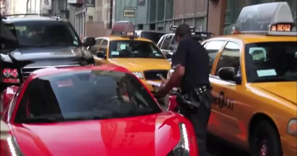 Un prinț saudit primește o lecție dură de la un polițist NYPD