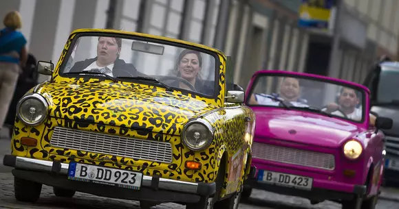 7 legi amuzante despre mașini: "La nevoie, orice instrument devine ciocan"