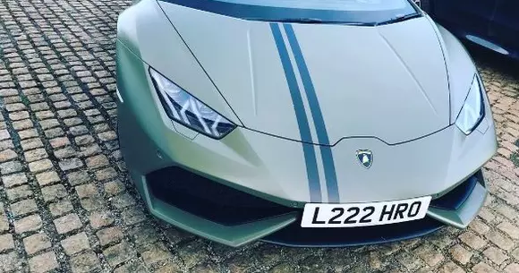 Poliția din Irlanda a ridicat o mașină de 200.000 de euro. Cărei vedete aparținea?