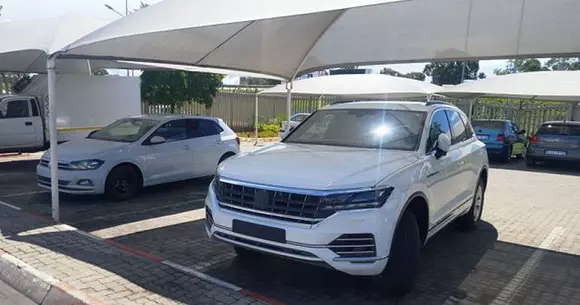 Primele imagini cu viitoarele VW Polo și Touareg