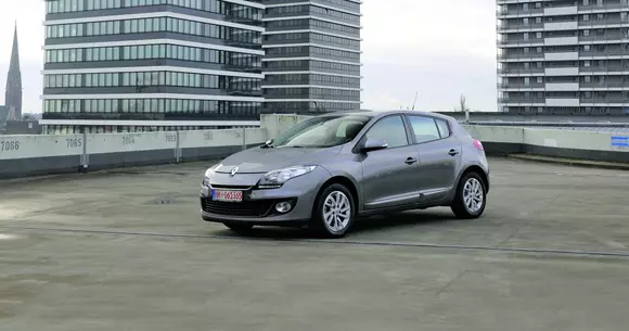 Renault Megane, de la 5.000 de euro: Farmecul șoarecelui gri