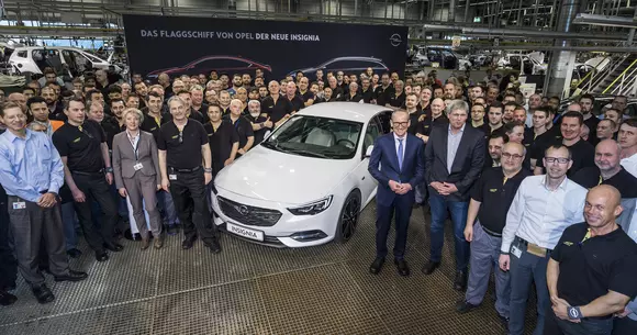 Opel a demarat producția noii generații Insignia