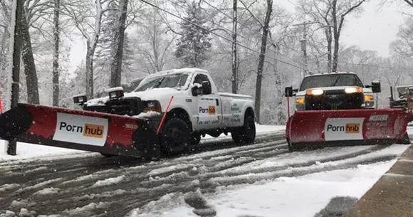 Îndrăzneală maximă: Pornhub vrea ca toată lumea să se uite...