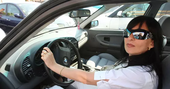 Cum sunt femeile la volan în viziunea polițiștilor din România