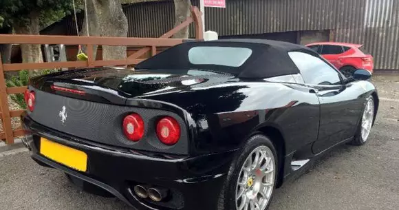 Un Ferrari ce i-a aparținut lui Beckham a fost scos la licitație