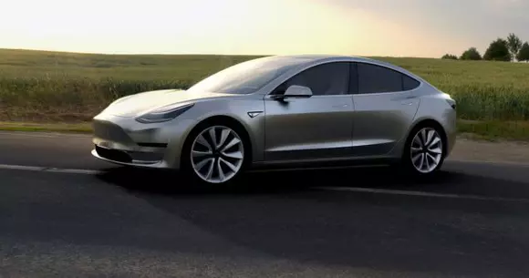 Producția lui Tesla Model 3 începe în acestă vară. Versiunile de performanță mai întârzie cel puțin un an