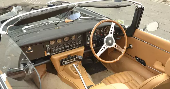 Mașinile cu volanul pe partea dreaptă vor fi interzise în România!