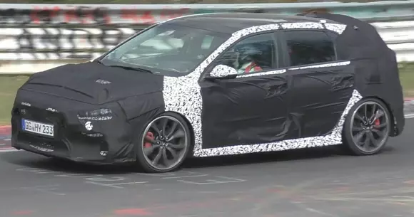 Hyundai i30 N, surprins în teste pe Nurburgring