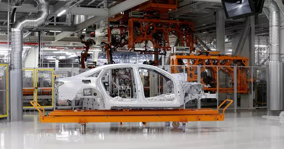 Noul Audi A8 va putea frâna, accelera și vira de unul singur. Dar funcțiile încă nu sunt legale