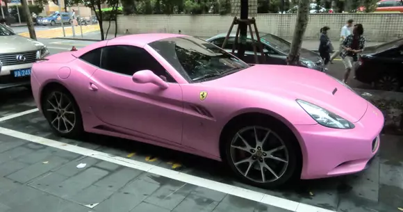 Ferrari n-o să vopsească niciodată în roz o mașină proprie