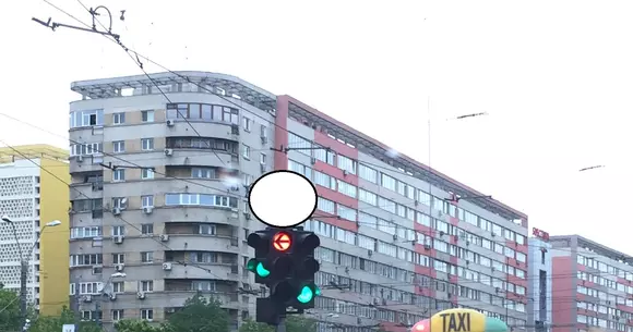 București, 2017! Ce apare deasupra unui semafor din Capitală e incredibil!