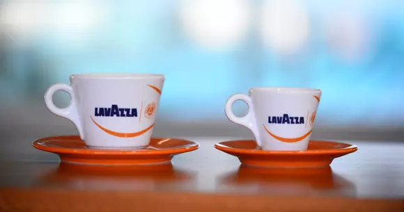 (P) O echipă de dublu surprinzătoare și câștigătoare: Tenisul și gustul autentic al cafelei italiene