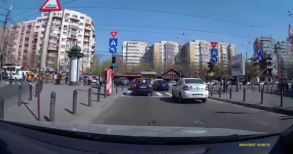 Ploaie de pumni în traficul din București. Un șofer nervos a snopit în bătaie un alt coleg de trafic