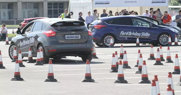 Programul gratuit de conducere preventivă Ford DSFL continuă și în 2017 în 3 orașe din țară