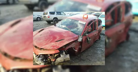 O Afla Romeo Giulia Quadrifoglio poate fi a ta pentru 1.550 de dolari. Licitează cineva mai mult?
