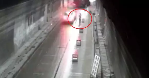 Șoferul erou! A fost omorât încercând să-i ajute pe alții! | VIDEO