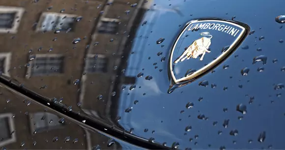 Mergea prea încet într-un Lamborghini și a fost oprită de poliție. Surpriza a fost mare după ce au verificat alcoolemia