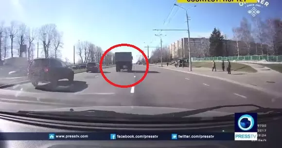 De necrezut ce a căzut din acest camion în Minsk? Șoferii au făcut o criză de râs | VIDEO
