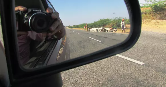 Trei motive pentru care să-ți cumperi o cameră auto