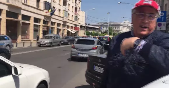 Bătaie ca în codru în centrul Craiovei pentru un loc de parcare