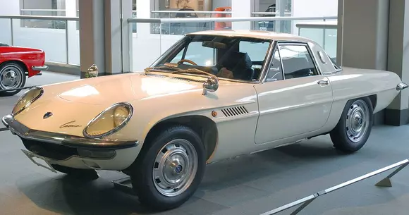 Primul muzeu Mazda din Europa a fost inaugurat într-un fost depou de tramvai | VIDEO