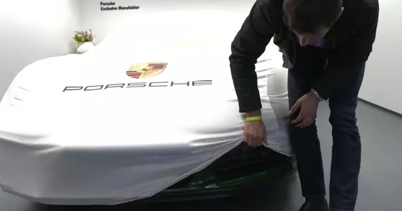 Porsche Exclusive apelează la Mark Webber pentru a anunța un nou model