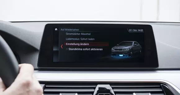 BMW 530e iPerformance - încărcare wireless este mai avantajoasă decât una convențională. În curând, în producția de serie!