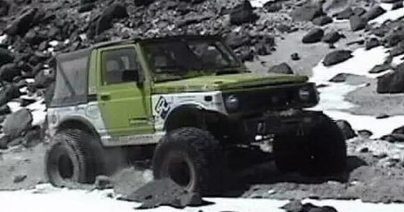 Care este altitudinea maximă la care a fost condus un automobil?