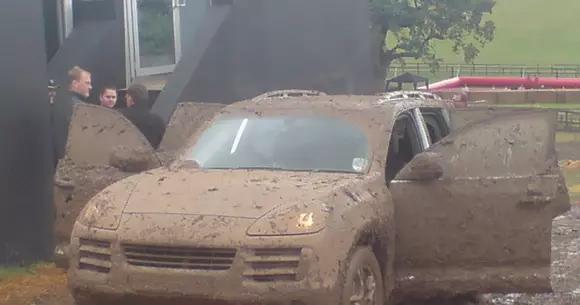 Credeai că mașina ta e cea mai murdară? Iată 3 imagini care demonstrează că mereu e loc de mai rău