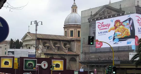 O femeie care s-a urcat drogată la volan a făcut prăpăd pe străzile din Roma