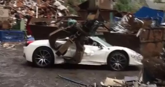 Un Ferrari 458 Spider casat pentru că nu avea asigurare - VIDEO