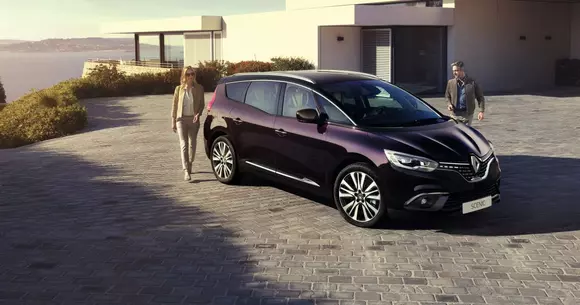 Modelele Renault Scenic şi Grand Scenic primesc echiparea Initiale Paris