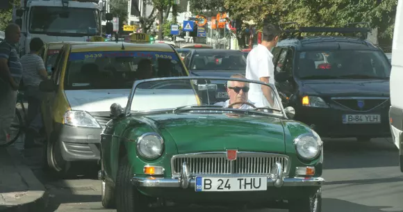 Ce a pățit samsarul care l-a păcălit pe Tăriceanu să dea 14.500 de euro pe poza unei maşini