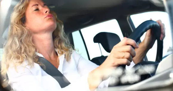 BANC: soția la volan