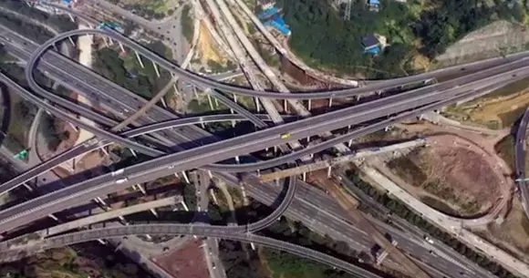 Dă gata și GPS-ul! Cum arată unul dintre cele mai alambicate noduri rutiere din lume | VIDEO