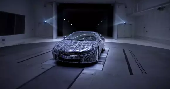 BMW i8 Roadster se pregăteşte de lansare