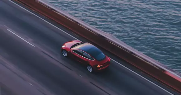 Tesla vrea să atragă 1,5 miliarde de dolari printr-o emisiune de obligațiuni