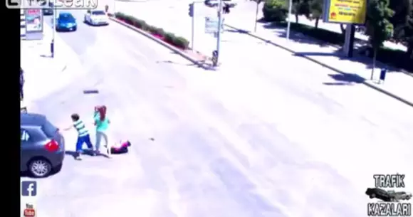 Acesta este cel mai hilar accident pe care-l puteai vedea vreodată! | VIDEO